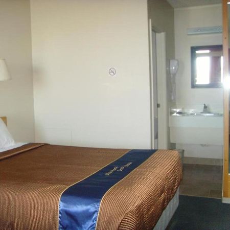 Skyview Swift Current Hotel Екстериор снимка