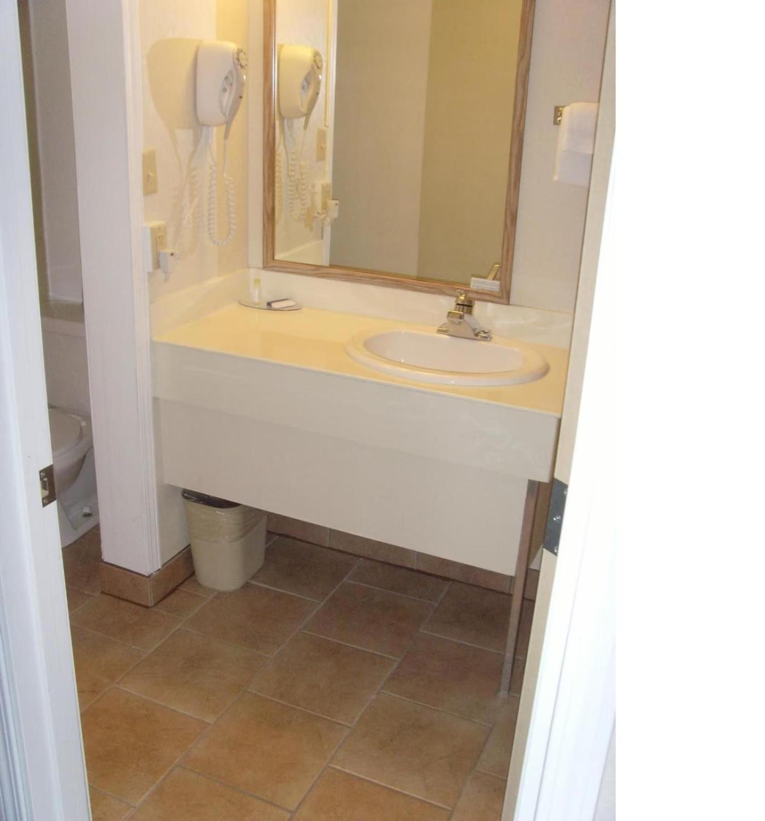 Skyview Swift Current Hotel Екстериор снимка