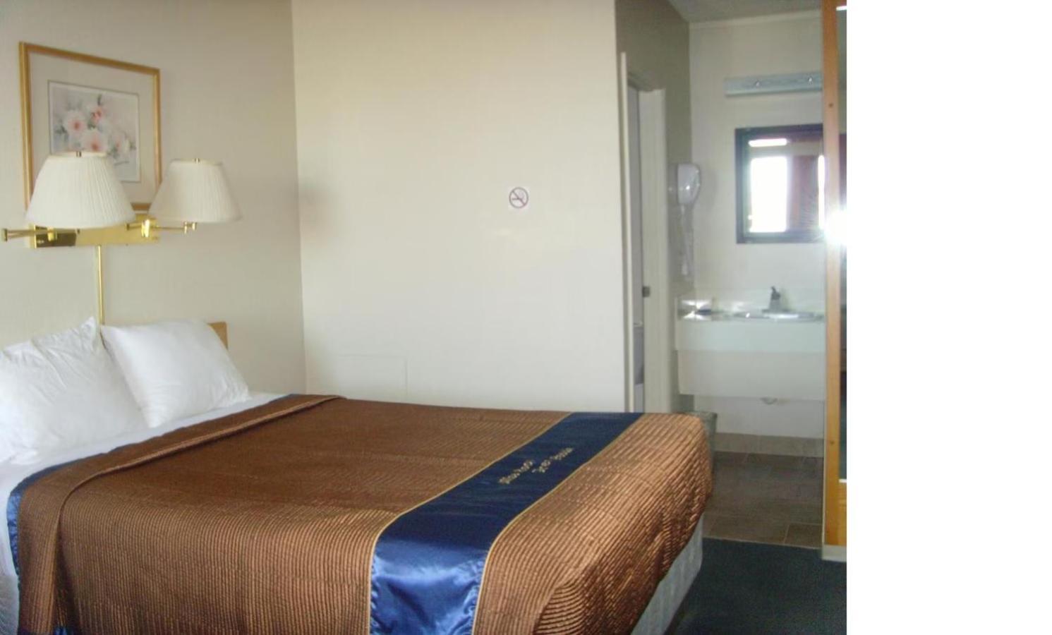 Skyview Swift Current Hotel Екстериор снимка