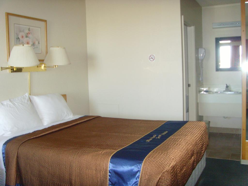Skyview Swift Current Hotel Екстериор снимка