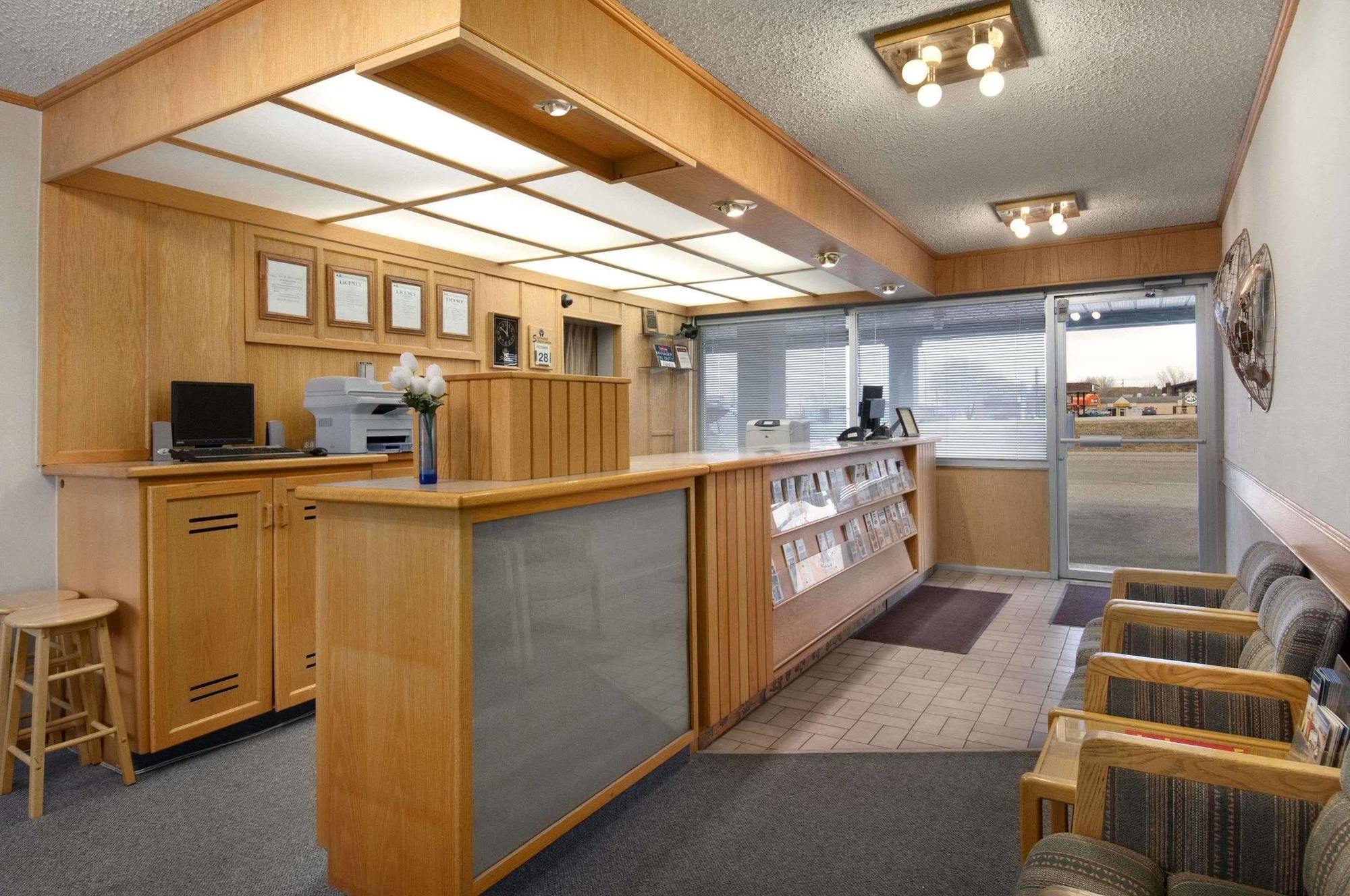 Skyview Swift Current Hotel Екстериор снимка
