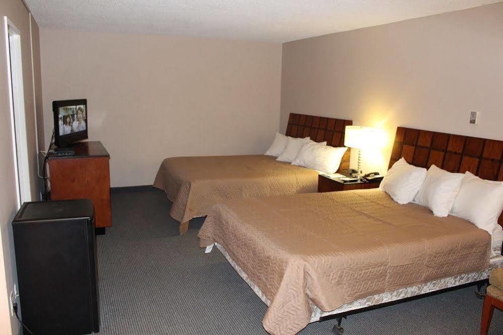 Skyview Swift Current Hotel Екстериор снимка