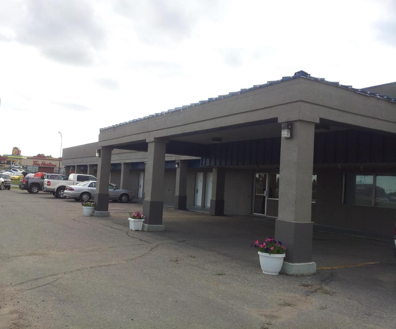 Skyview Swift Current Hotel Екстериор снимка