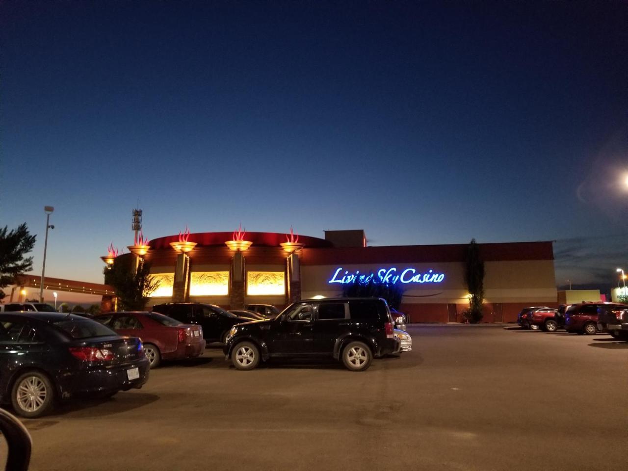 Skyview Swift Current Hotel Екстериор снимка