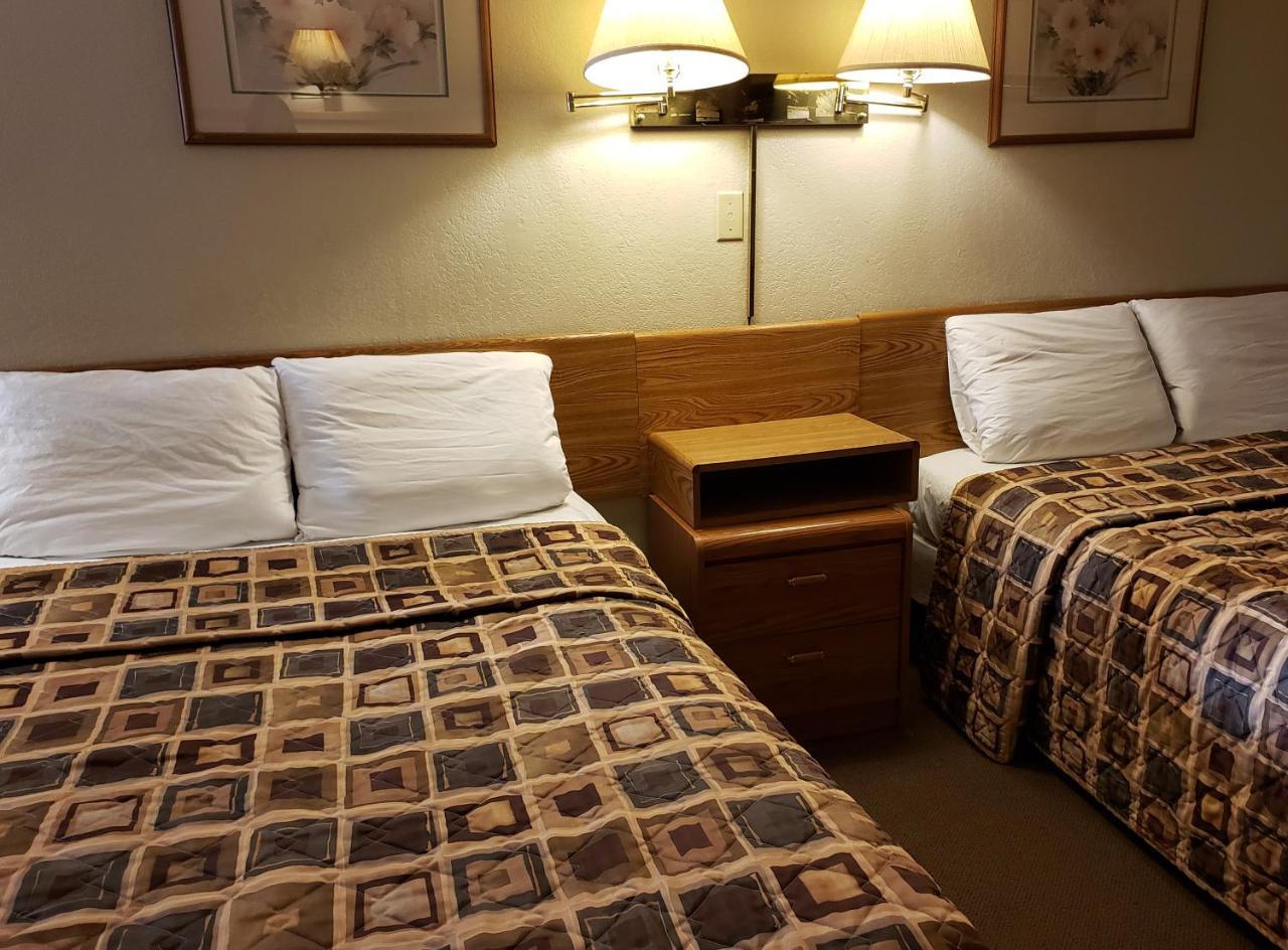 Skyview Swift Current Hotel Екстериор снимка