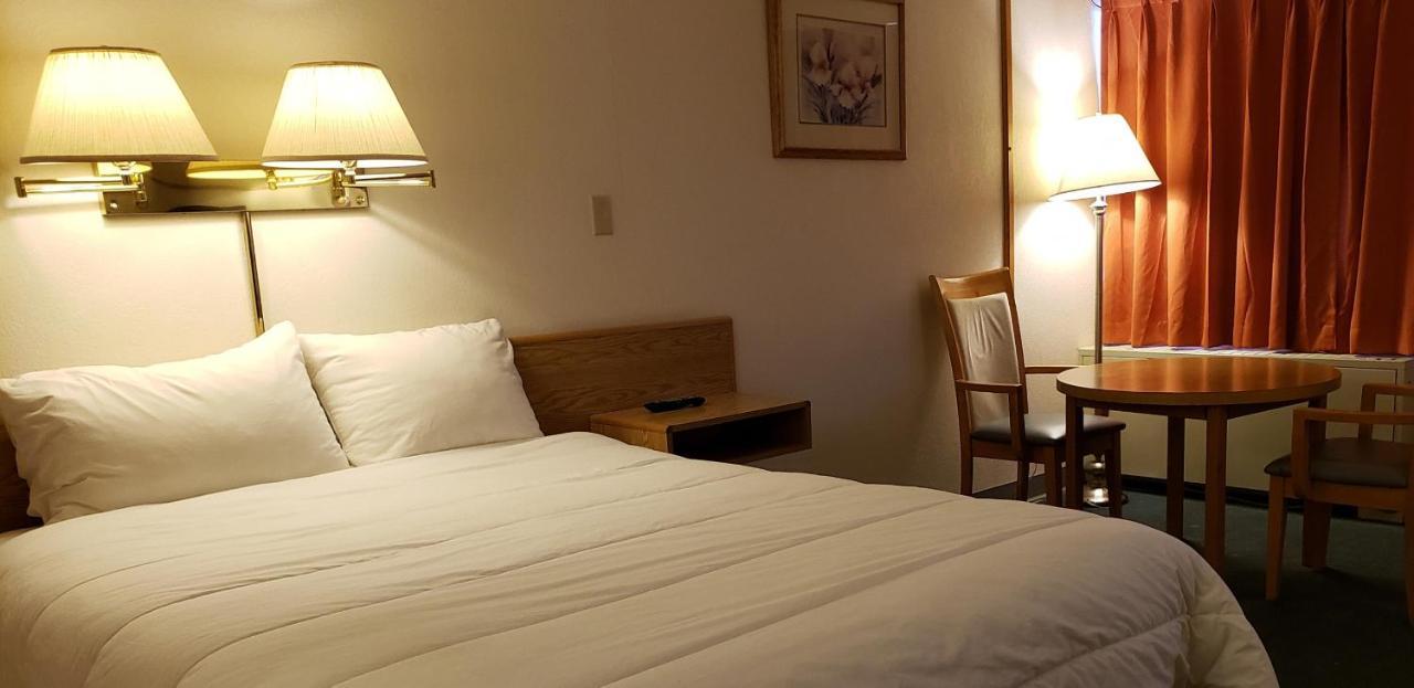 Skyview Swift Current Hotel Екстериор снимка