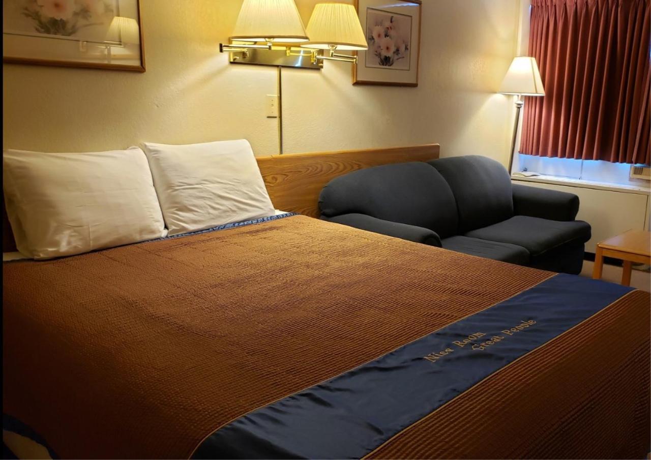 Skyview Swift Current Hotel Екстериор снимка