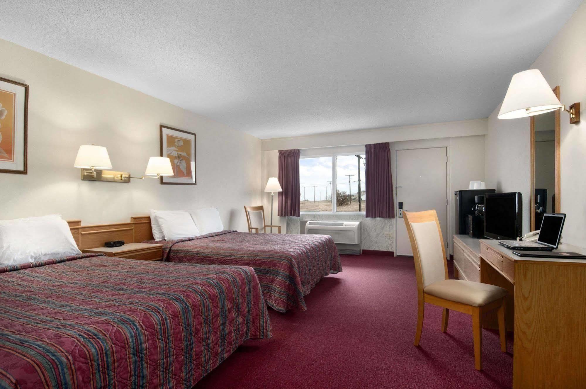 Skyview Swift Current Hotel Екстериор снимка
